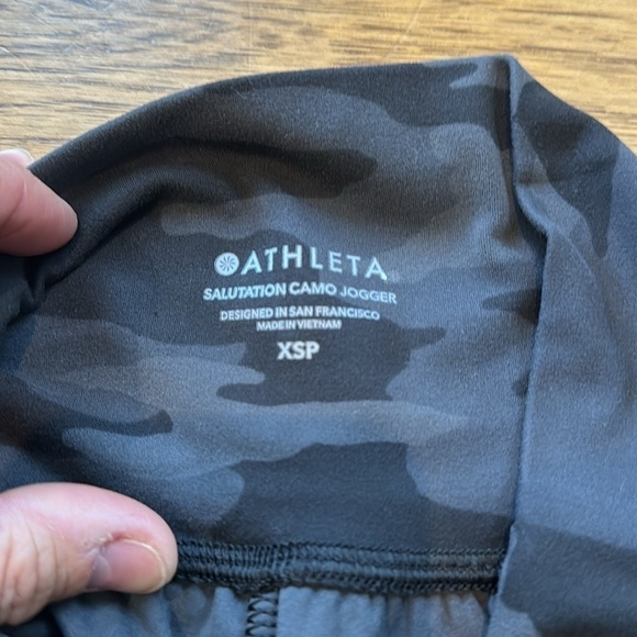 NWT ATHLETA Salutation Camo Jogger XSP - Picture 11 of 11